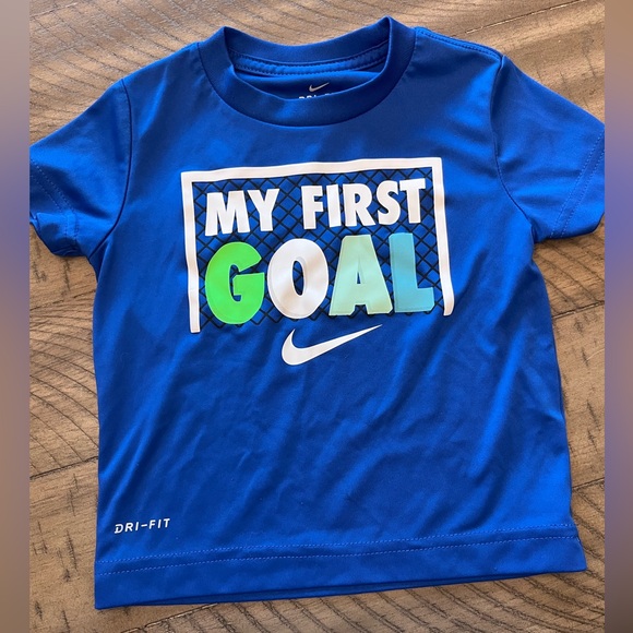 Nike Soccer Shirt - Picture 1 of 2